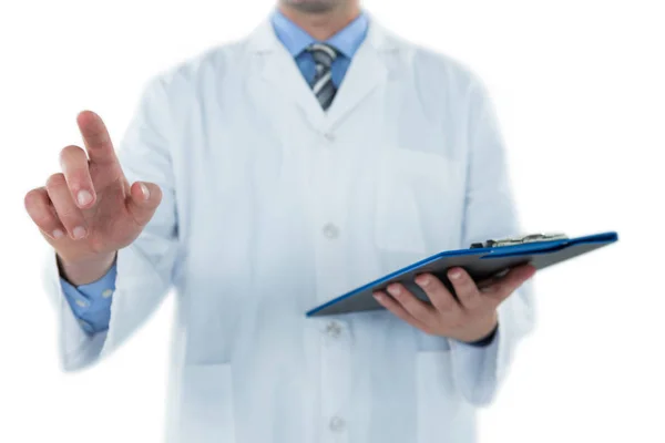 Doctor holding clipboard — Stock Photo, Image