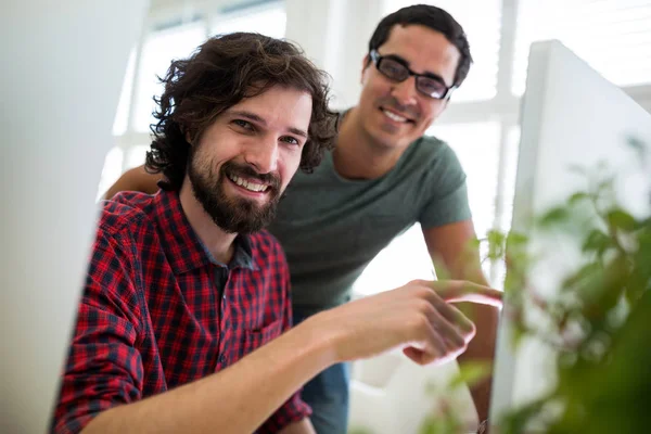 Graphic designers working at desk — Stock Photo, Image