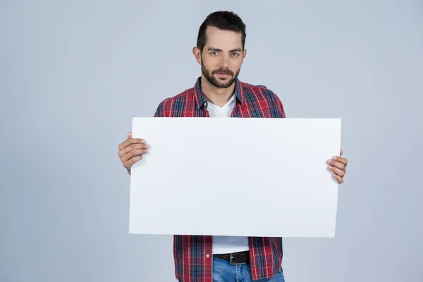 Homem segurando um cartaz em branco — Fotografia de Stock