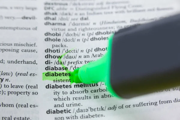 Diabetes palavra destacada no dicionário — Fotografia de Stock