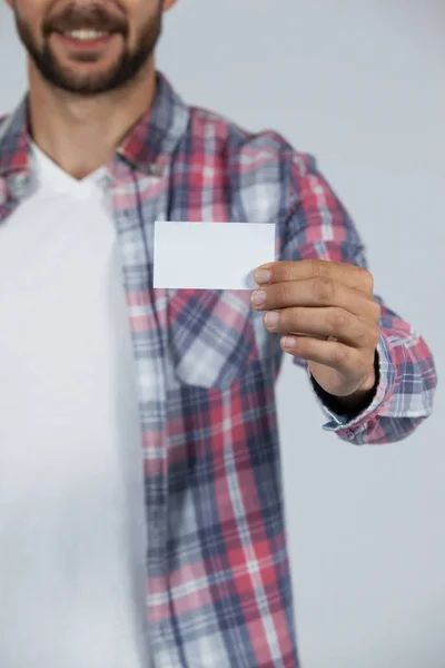 Hombre con tarjeta de visita en blanco — Foto de Stock
