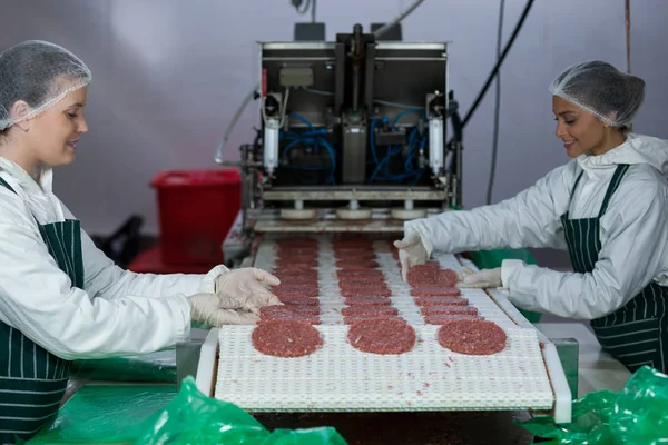 Butchers processing hamburger patty — Stock Photo, Image