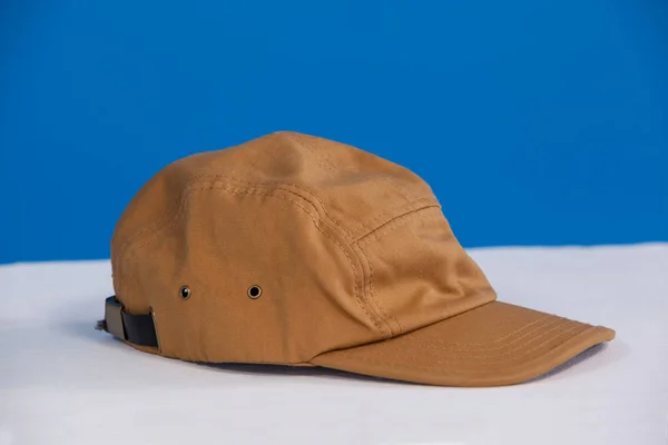 Крупный план коричневой шапки — стоковое фото
