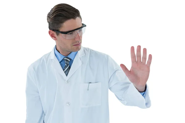 Doctor fingiendo estar haciendo experimento — Foto de Stock