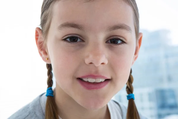 Schattig meisje in kliniek — Stockfoto