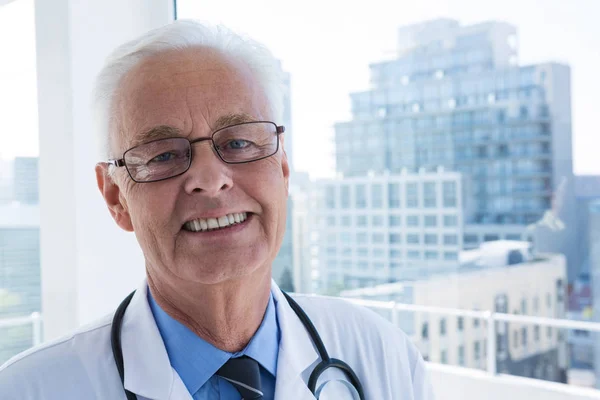 Smiling doctor in clinic — Stock Photo, Image