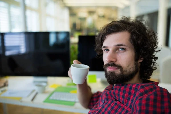 Ejecutivo de negocios tomando café — Foto de Stock