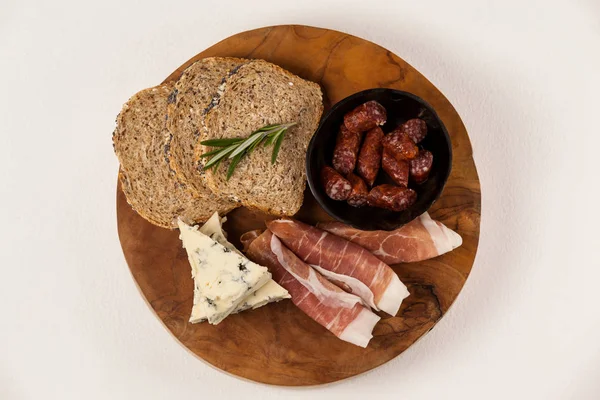 Rebanada de pan, queso y carne —  Fotos de Stock