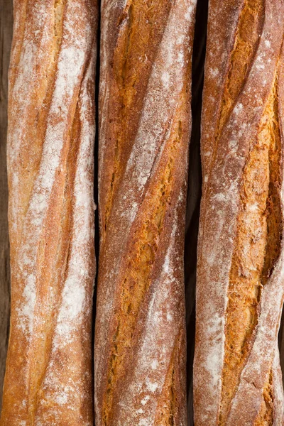 Primer plano de las baguettes frescas — Foto de Stock