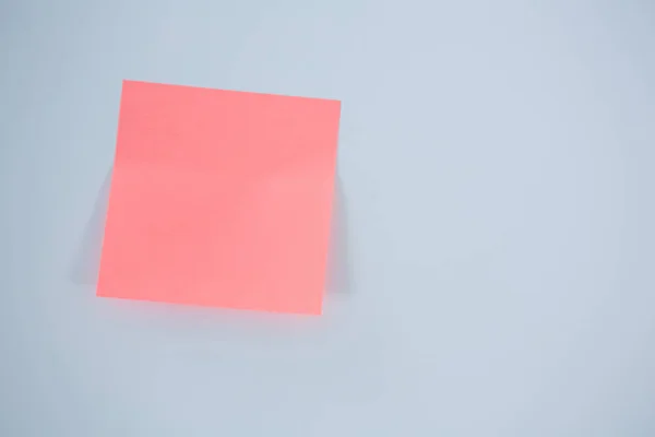 Close-up of pink adhesive note — Stock Photo, Image