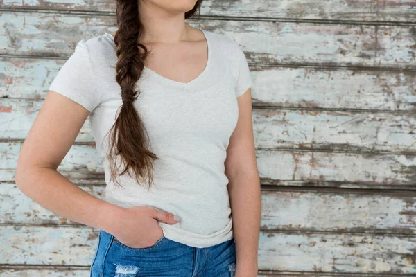 Mujer en camiseta blanca —  Fotos de Stock