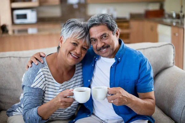 年长的夫妇喝咖啡 — 图库照片