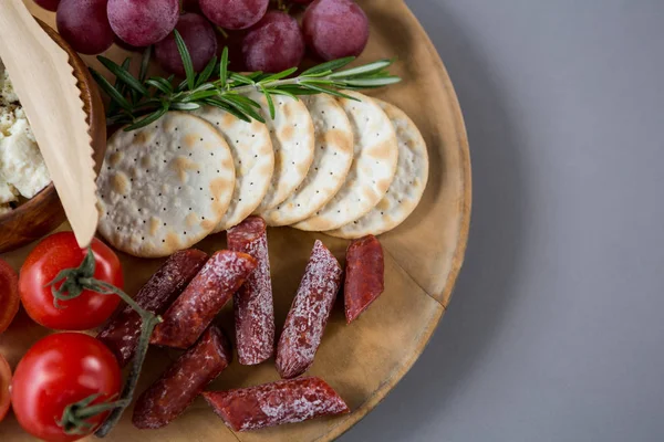 Crispy biscuits, cherry tomatoes, grapes — Stock Photo, Image