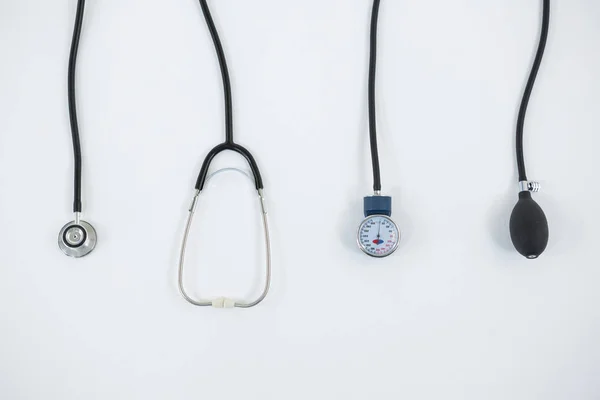 Sprzęt i stetoskop do pomiaru ciśnienia krwi — Zdjęcie stockowe