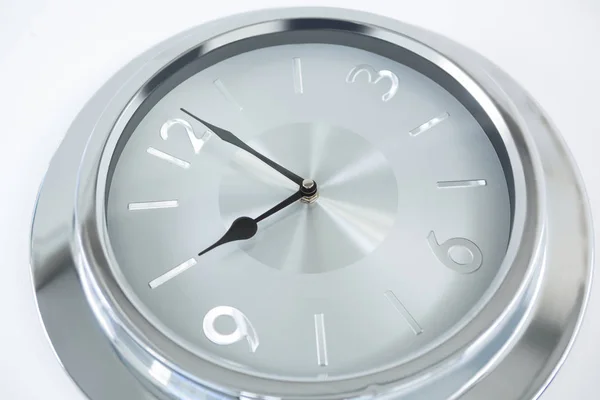 Reloj sobre fondo blanco —  Fotos de Stock
