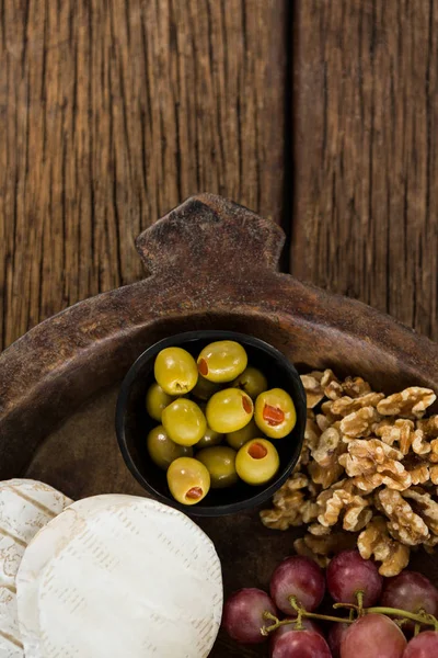 Cheese, grapes, olives and walnut — Stock Photo, Image