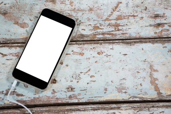 Smartphone en tablón de madera —  Fotos de Stock