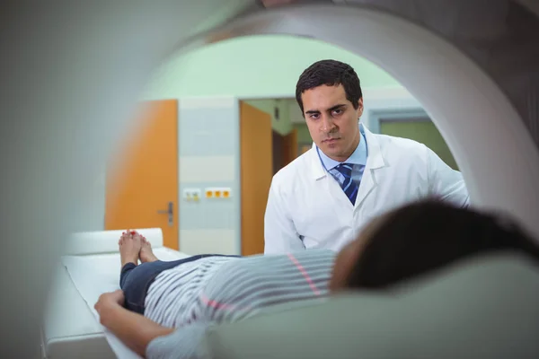 Patient undergoing CT scan test — Stock Photo, Image