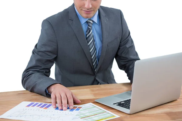 Geschäftsmann mit Laptop — Stockfoto