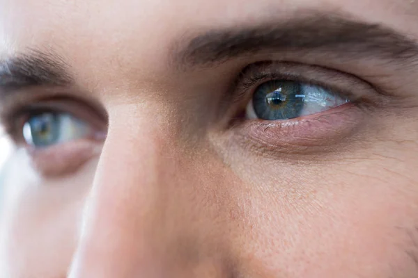 Hombre con ojos verdes — Foto de Stock