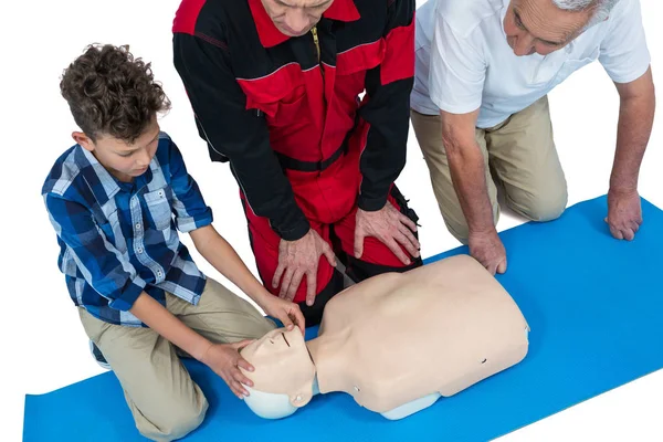 Sanitariusz treningu resuscytacji krążeniowo-oddechowej — Zdjęcie stockowe