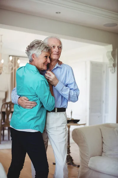 Äldre par dansar tillsammans — Stockfoto