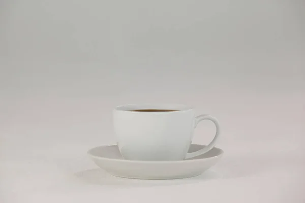 Filiżankę kawy na talerzyk — Zdjęcie stockowe