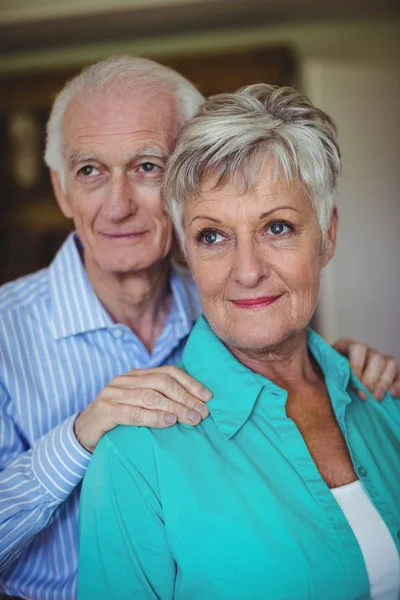 Starší pár se usmívá — Stock fotografie