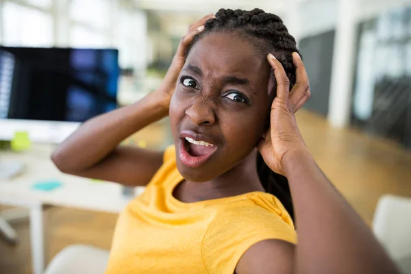 Frustrated female business executive at desk — Stock Photo, Image