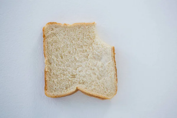 Fetta di pane con bordo spezzato — Foto Stock