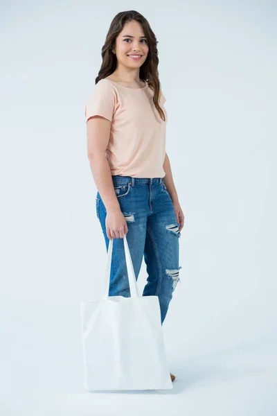 Woman carrying shopping bag — Stock Photo, Image