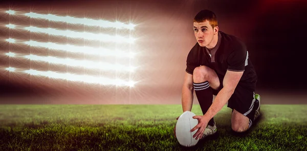 Jugador de rugby listo para hacer una patada —  Fotos de Stock