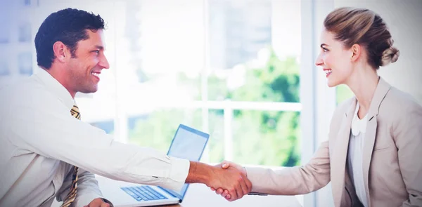 Blonde Geschäftsfrau bei einem Interview — Stockfoto