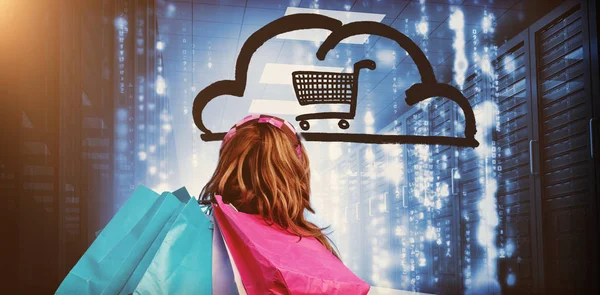 Vrouw in een datacenter bedrijf shopping tassen — Stockfoto