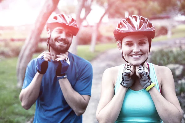 Athletic couple wearing bicycle helmet — Stock Photo, Image