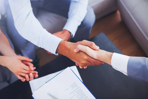 Salesman shaking hands with client — Stock Photo, Image