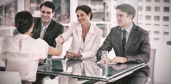 Handshake to seal a deal — Stock Photo, Image