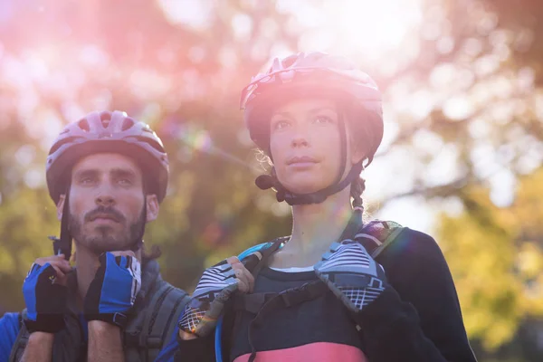 Biker couple standing together — Stock Photo, Image