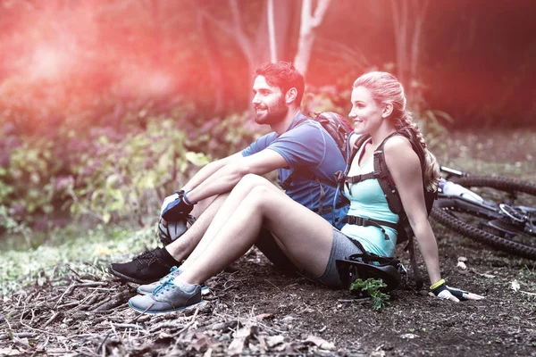 Athletic couple relaxing in forest — Stock Photo, Image