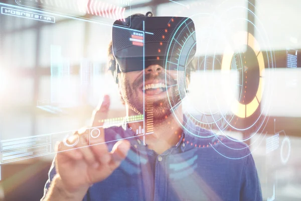 Männliche Führungskräfte mit Virtual-Reality-Headset — Stockfoto
