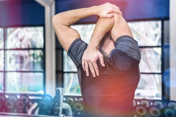 Bakifrån om man sträcker armarna — Stockfoto