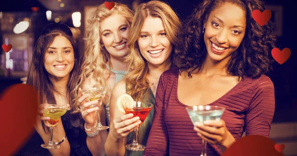 Vänner med en drink — Stockfoto