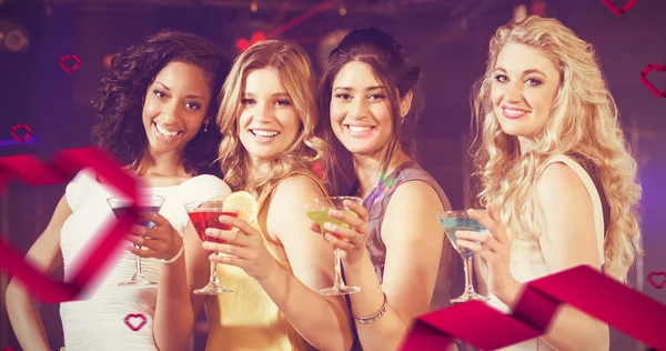 Female friends with cocktails — Stock Photo, Image