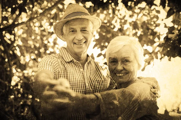 Портрет счастливой пары на пенсии — стоковое фото