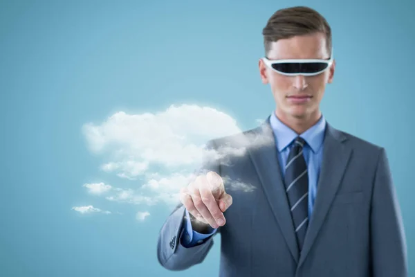 Magabiztos üzletember ujját a virtuális valóság használata közben 3d szemüveg — Stock Fotó