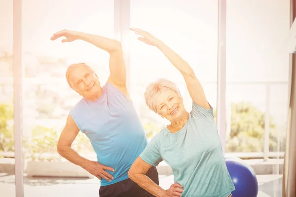 Portrait of senior couple exercising — Stock Photo, Image