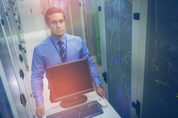 Technician walking with personal computer in hallway — Stock Photo, Image