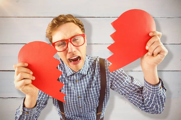 Hipster holding ett brustet hjärta — Stockfoto