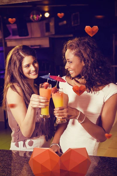 Friends toasting cocktail glasses — Stock Photo, Image