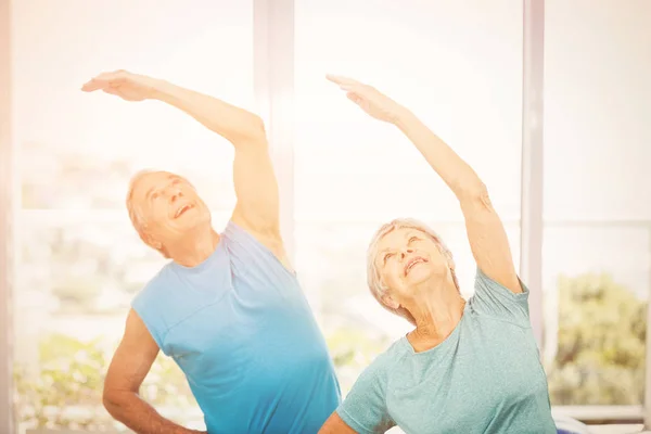 Senior couple looking up at home — Stock Photo, Image